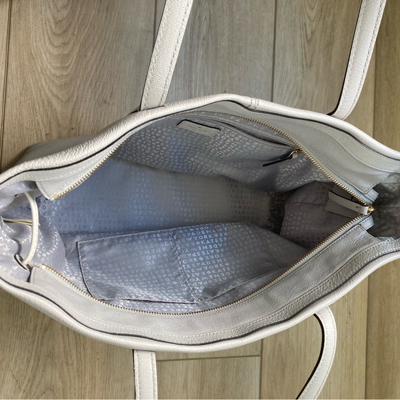 Grey Kate Spade bag with white stitching and zipper top - Picture 5 of 7